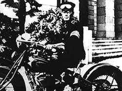 赤バイ(昭和初期)