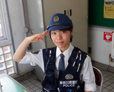 鶴見警察署警察官の写真