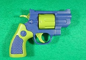新たに把握した玩具と称した真正拳銃（パッケージから出した状態：裏）