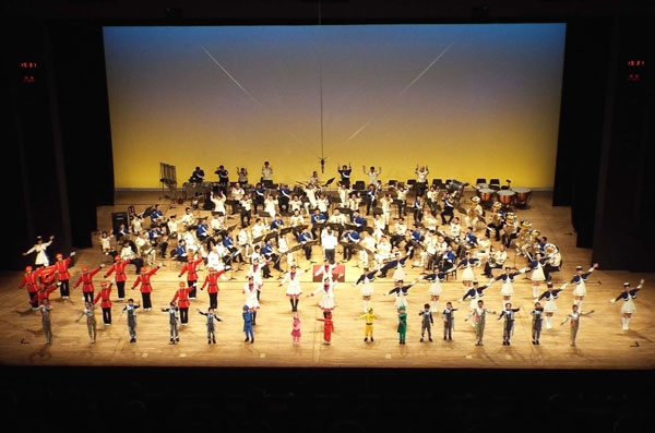 演奏とドリルの祭典の様子