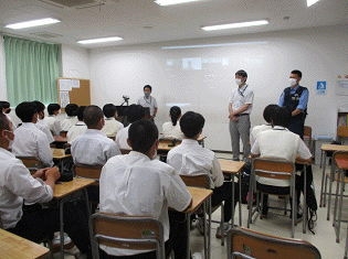 写真：学校における薬物乱用防止教室の様子