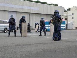 写真：銃器対策部隊1