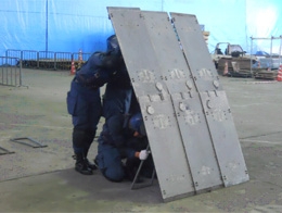 写真：銃器対策部隊2