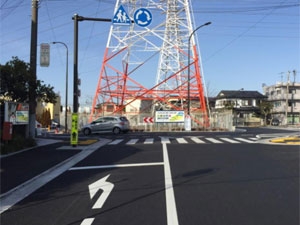 写真:横須賀南警察署管内環状交差点（ラウンドアバウト）