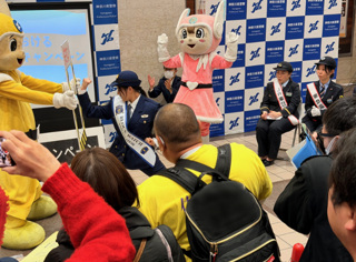 痴漢・盗撮撲滅キャンペーンの様子