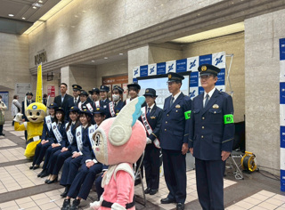 痴漢・盗撮撲滅キャンペーンの集合写真