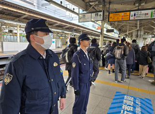 警察官による警戒の様子1