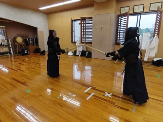 剣道をしている署員の写真