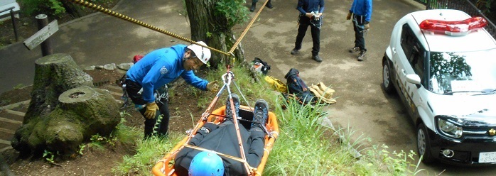 山岳遭難訓練