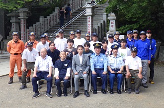 山の日山岳遭難防止キャンペーン関係者の集合写真
