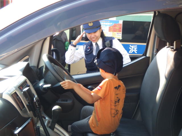パトカーの運転席