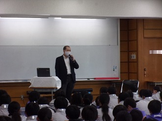 文命中学校における非行防止教室の写真2