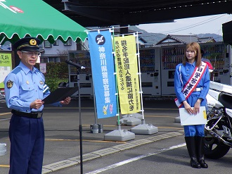 一日警察署長　道の駅にて