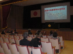 警察学校視察の様子