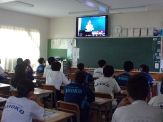 リモート形式の講話の様子