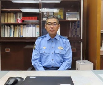 小柳徹也署長の写真