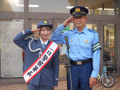 一日警察署長 松井珠紗さん