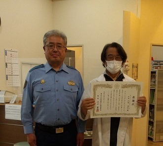 クリニックへの感謝状の様子