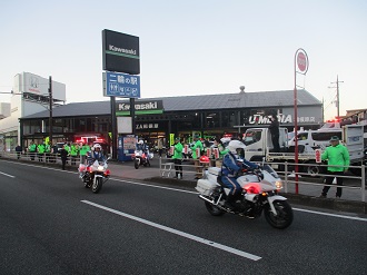 キャンペーン画像(白バイ出発)