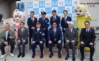 関係者の皆様との集合写真