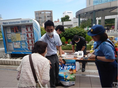 溝口駅前の被害者支援キャンペーンの画像