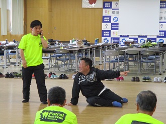 110番通報要領の寸劇の画像