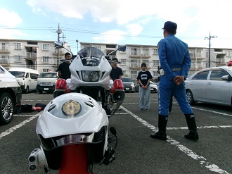 白バイ乗車体験の様子