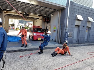 ロープワーク訓練の様子