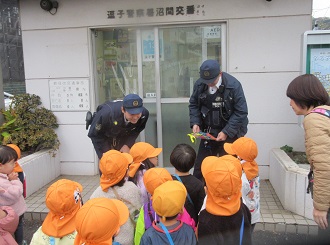 園児とのふれあいの様子